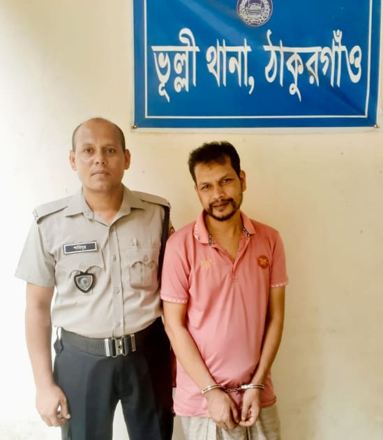 ঠাকুরগাঁওয়ে ১১০ পিস টাপেন্টাডল ও নগদ টাকাসহ মাদক ব্যবসায়ী আটক।