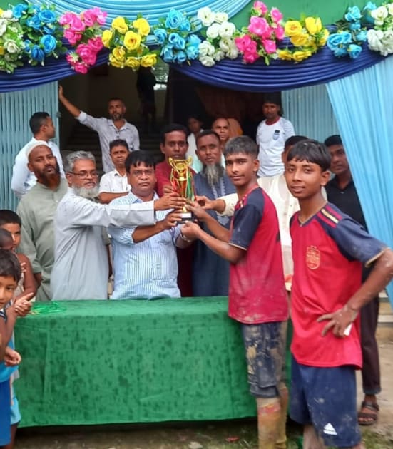 প্রাইম মিনিস্টার্স গোল্ডকাপ উপলক্ষে বেড়ুঞ্জ উচ্চ বিদ্যালয়ে আন্তঃহাউস ফুটবল ফাইনাল       