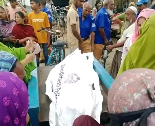 ফাতেমা বাসের ধাক্কায় প্রাণ গেল সাদুল্লাপুর সরকারি ডিগ্রি কলেজের হিসাব রক্ষকের