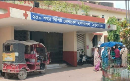 ঠাকুরগাঁও জেনারেল হাসপাতালে ৮২ পদ শূন্য, বাড়ছে চিকিৎসক-নার্সের ওপর চাপ।