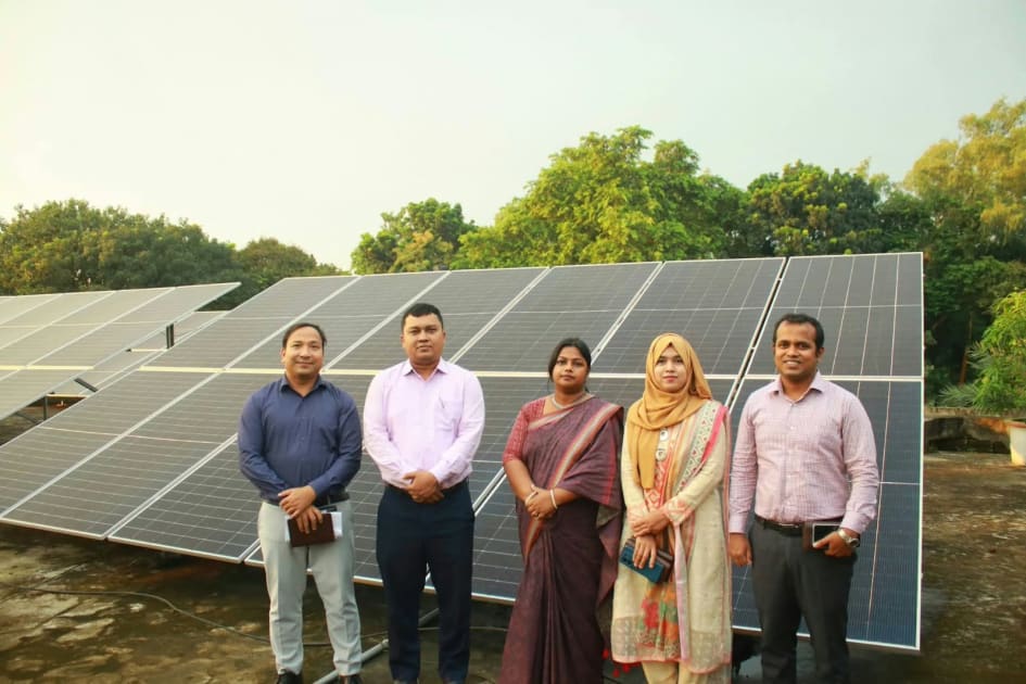 ছাদ থেকেই বিদ্যুৎ উৎপাদন: জাতীয় গ্রিডে যুক্ত হলো কুড়িগ্রাম জেলা প্রশাসনের ৪৫ কিলোওয়াট সোলার