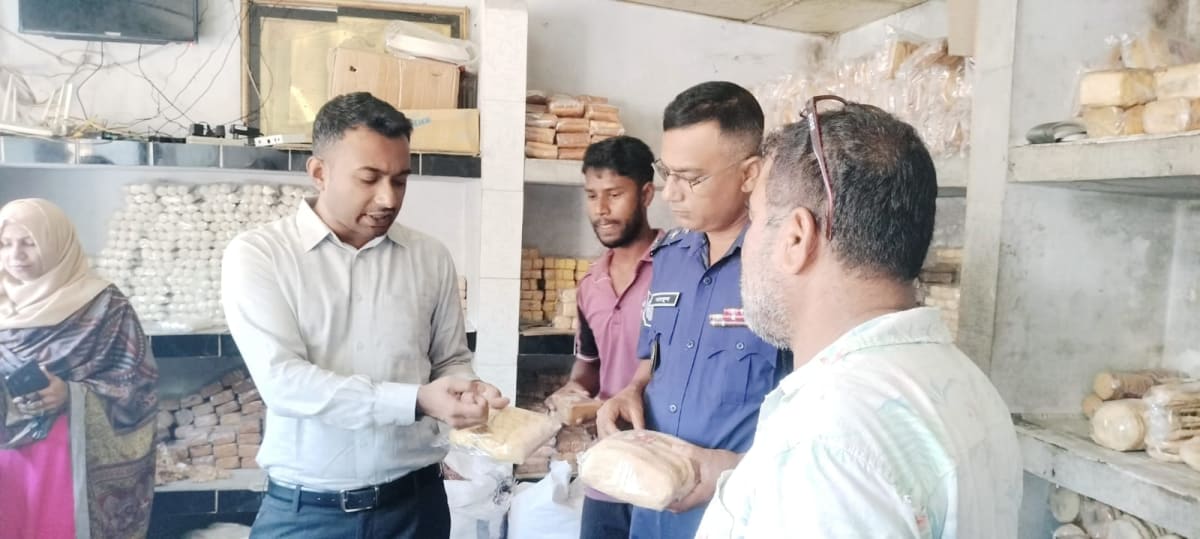 বগুড়ার কাগইলে অস্বাস্থ্যকর পরিবেশে খাদ্য তৈরি, বেকারিকে ২০ হাজার টাকা জরিমানা