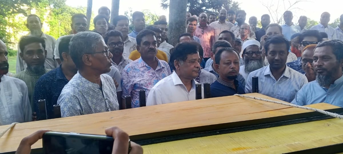 হরিপুরে ৪০ টি স্কুল-কলেজে বেঞ্চ বিতরণ করলেন এমপি ডা. আব্দুস সালাম