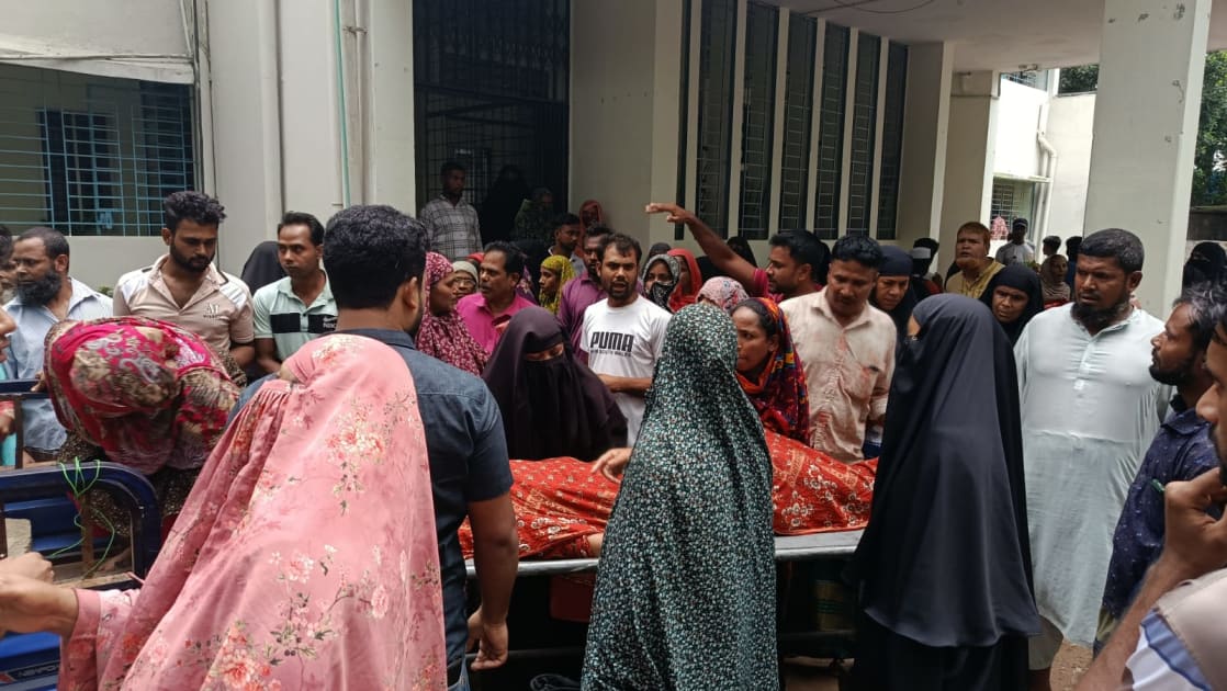দুপচাঁচিয়ায় ব্যাটারী চালিত অটোভানে চার্জ দেয়ার সময় বিদ্যুতায়িত হয়ে গৃহবধুর মৃত্যু