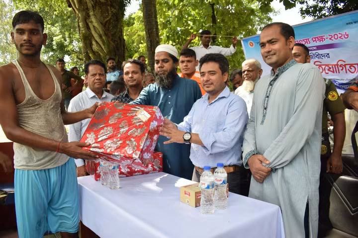 কিশোরগঞ্জে মৎস্যজীবীদের সাঁতার প্রতিযোগিতা, বিজয়ীদের পুরস্কার বিতরণ