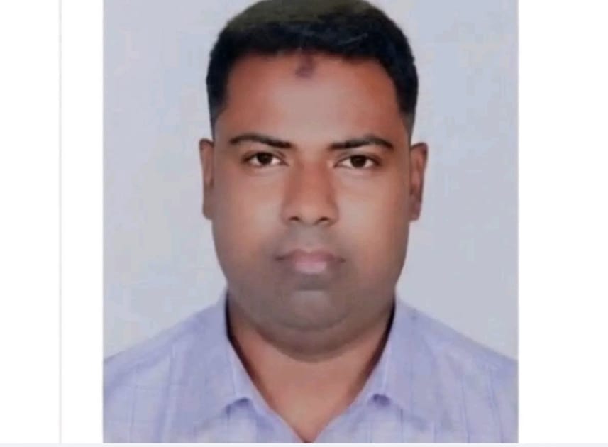 আক্কেলপুর হাসপাতালে রোগী ফেলে ডায়গনস্টেক সেন্টারে রোগী দেখার সময় জনতার হাতে আটক ডাক্তার