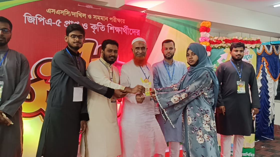 দুপচাঁচিয়ায় কৃতি শিক্ষার্থীদের সংবর্ধনা