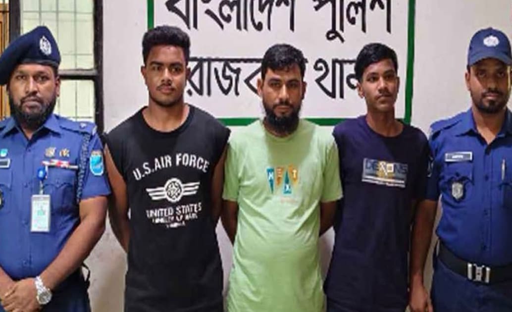 রাজবাড়ীতে পুলিশের সামনে লাথি, ভাইরাল ভিডিওর পর গ্রেপ্তার ৩