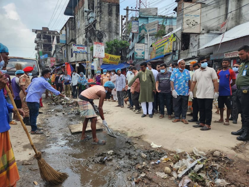 ডেঙ্গু প্রতিরোধে শেরপুরে পরিচ্ছন্নতা অভিযান, পরিষ্কার করা হলো সড়ক ও হাট-বাজার