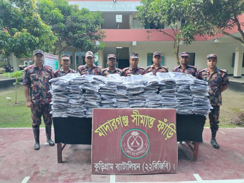 কুড়িগ্রাম সীমান্তে ২২ বিজিবির সাঁড়াশি অভিযান, ২০ লাখ টাকার চোরাচালানি পণ্য জব্দ