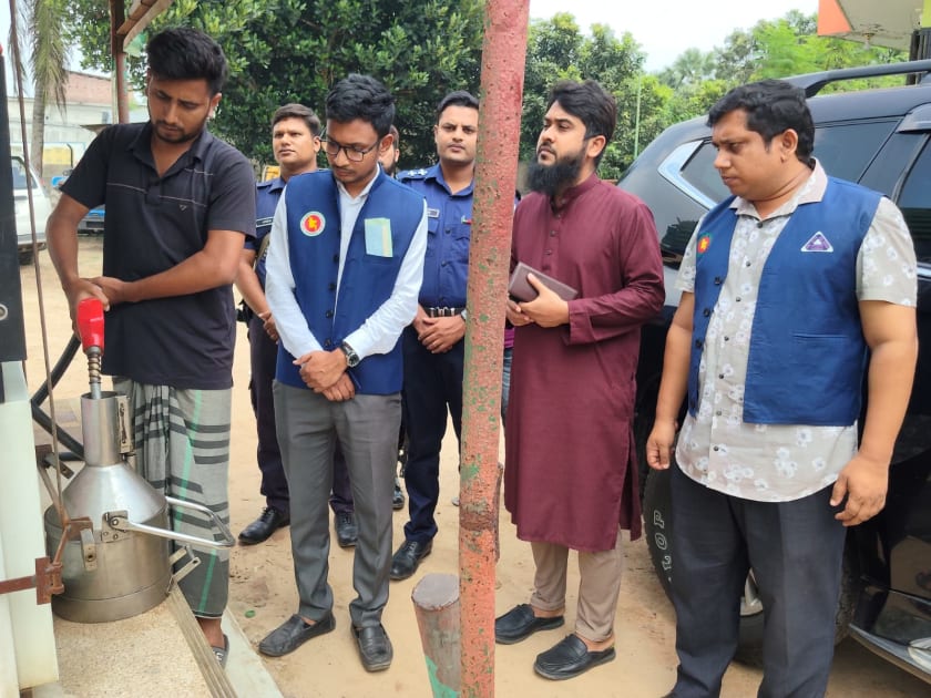 পোরশায় বিএসটিআইয়ের অভিযান: দুই ফিলিং স্টেশন ও বেকারি প্রতিষ্ঠানকে ৪৫ হাজার টাকা জরিমানা