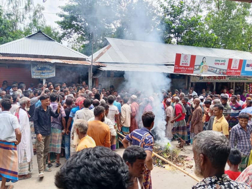 সারের দাবিতে কুড়িগ্রামে ফের কৃষকদের সড়ক অবরোধ