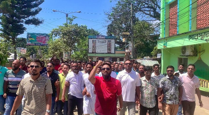 সারাদেশে কর্মসূচির অংশ হিসেবে কুড়িগ্রামে যুবদলের বিক্ষোভ মিছিল