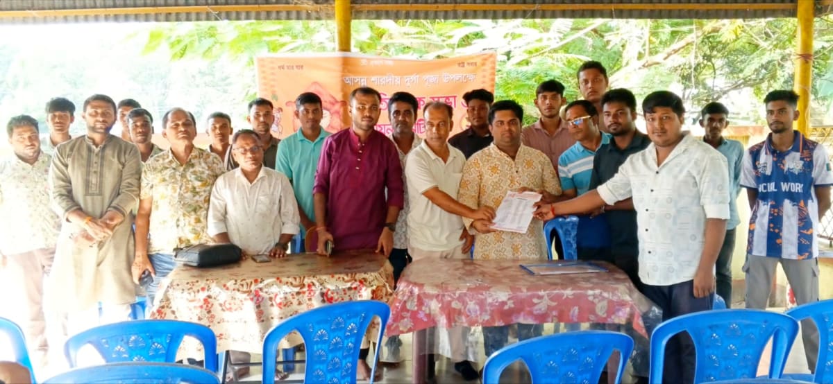 ভবানীপুর ইউনিয়ন পূজা উদযাপন পরিষদের সভাপতি উত্তম সিং, সা. সম্পাদক শিবু ঠাকুর 