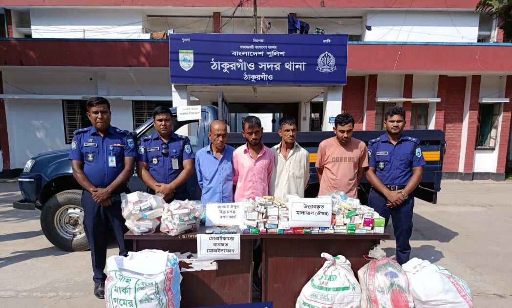 ঠাকুরগাঁও গোবিন্দগঞ্জে অভিযানে চোরসহ ওষুধ ব্যবসায়ী গ্রেপ্তার-৩
