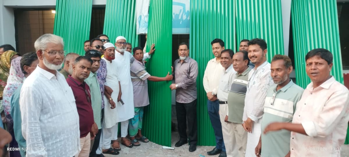 দুপচাঁচিয়ায় উন্নয়ন তহবিলের ঢেউটিন, টিউবওয়েল ও ক্রীড়াসামগ্রী বিতরণ