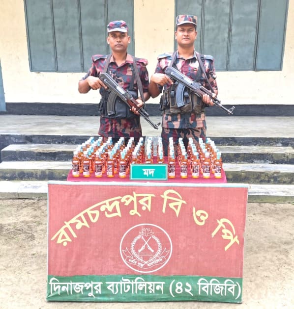 ঠাকুরগাঁও জেলার পীরগঞ্জ সীমান্তে বিপুল পরিমান ভারতীয় ইয়াবা ট্যাবলেট ও মদ উদ্ধার।