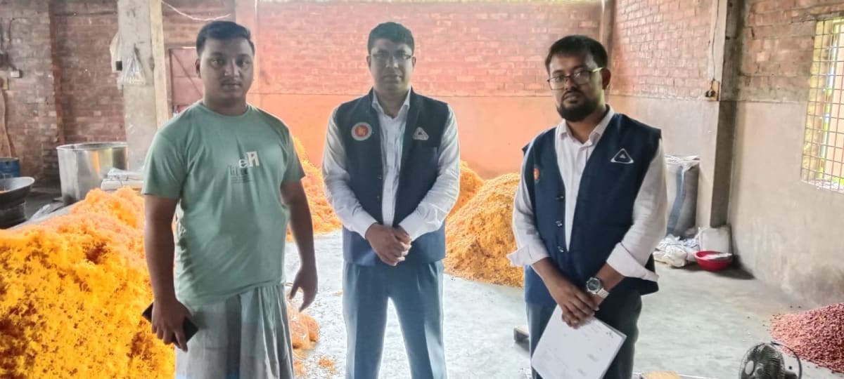 বগুড়ায় চানাচুর কারখানায় বিএসটিআইয়ের অভিযান, লাইসেন্স নিতে ৭ কর্মদিবসের সময়