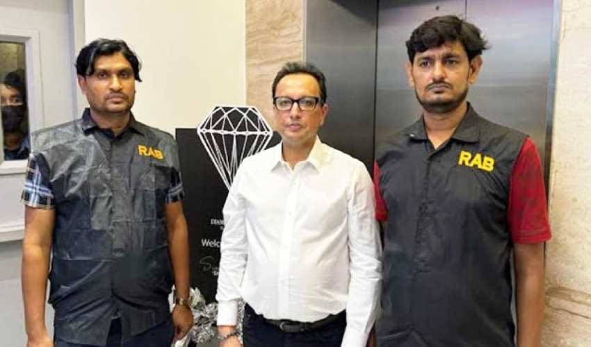 ৬৭৮ কোটি টাকা পাচারের অভিযোগে ডায়মন্ড ওয়ার্ল্ডের এমডি গ্রেপ্তার