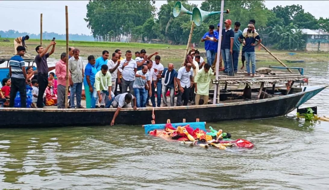 ভাঙ্গুড়ায় প্রতিমা বিসর্জনের মধ্য দিয়ে শেষ হলো শারদীয় দুর্গোৎসব