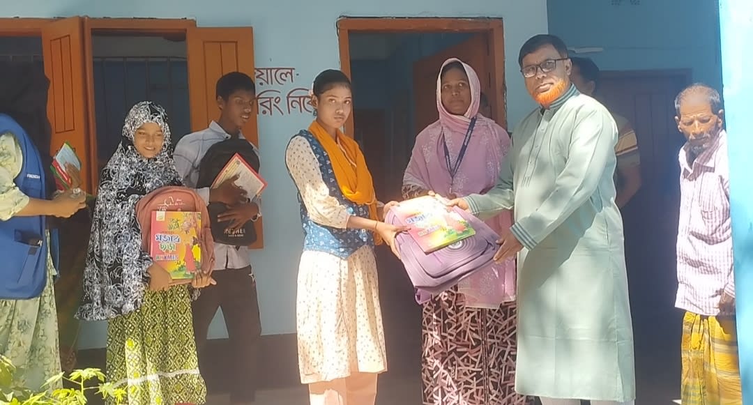 কুড়িগ্রামের প্রতিবন্ধী শিক্ষার্থীদের মাঝে শিক্ষা উপকরণ বিতরণ