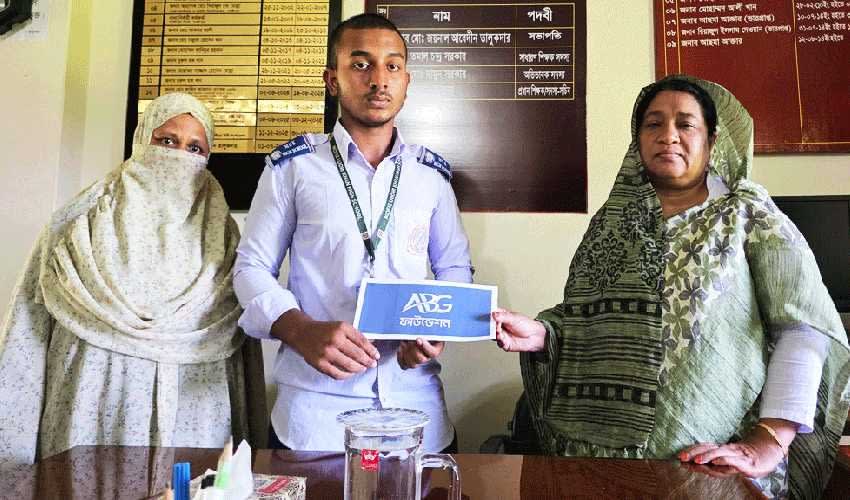 দারিদ্র্য থামাতে পারেনি শুভর স্বপ্ন, পাশে দাঁড়াল এবিজি ফাউন্ডেশন